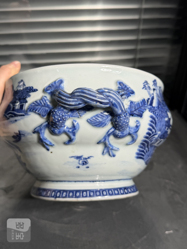 清乾隆青花山水楼阁纹草莓形钮盖锅 - 图6